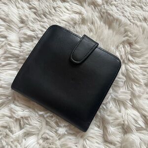 Vintage Coach black genuine leather bifold wallet with snap closure coin pocket